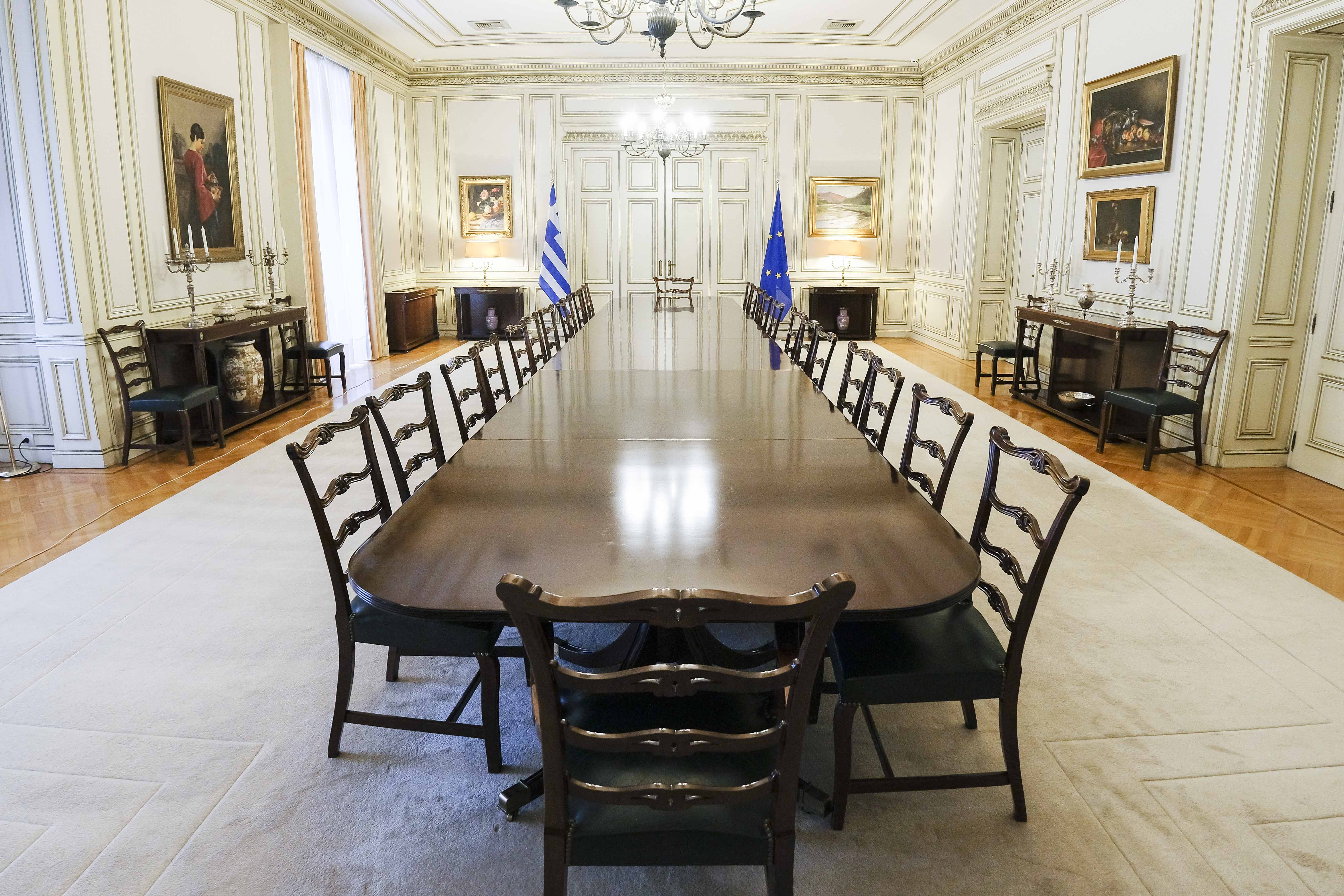 maximou-dinning-room