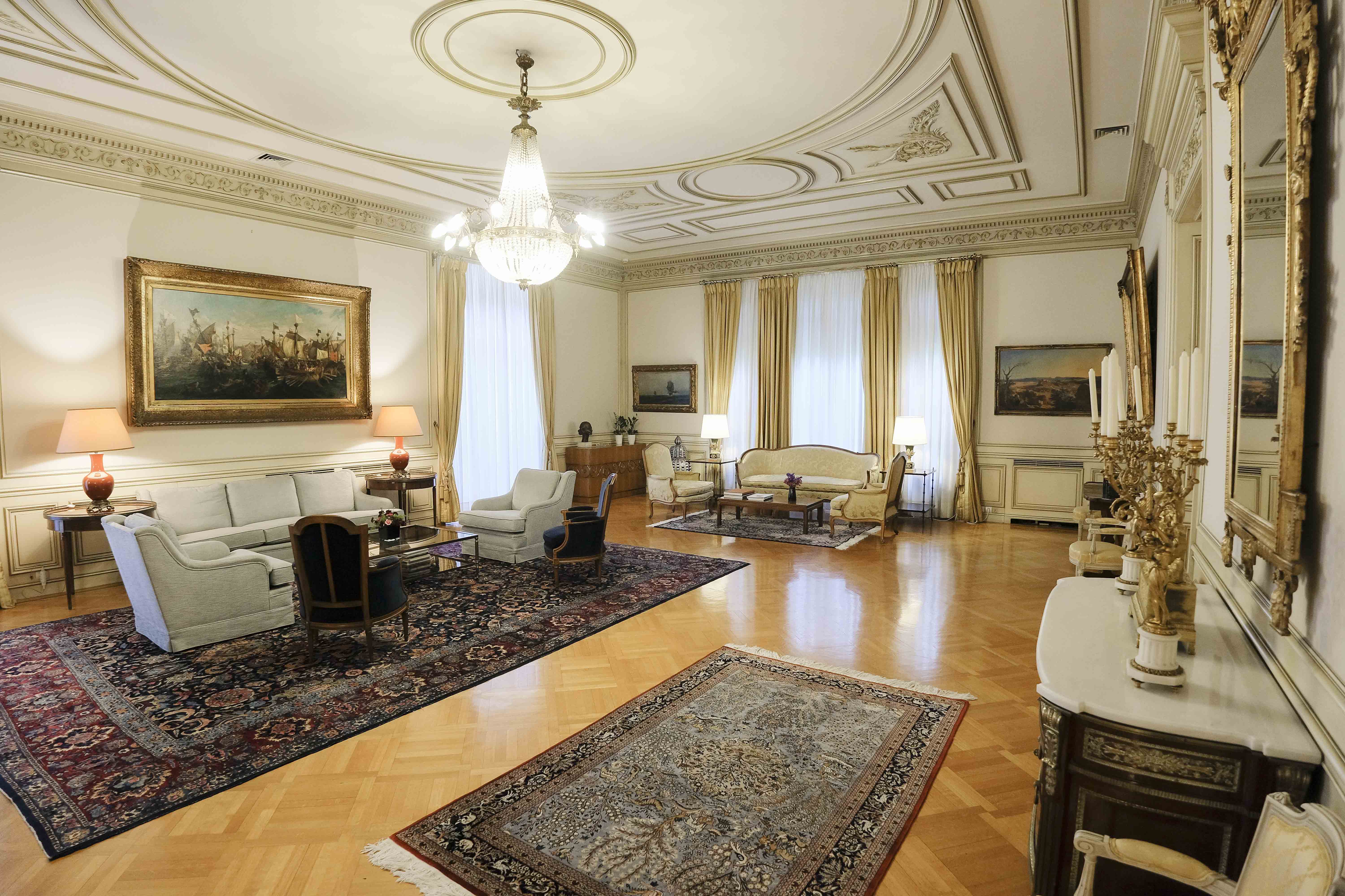 maximou-living-room